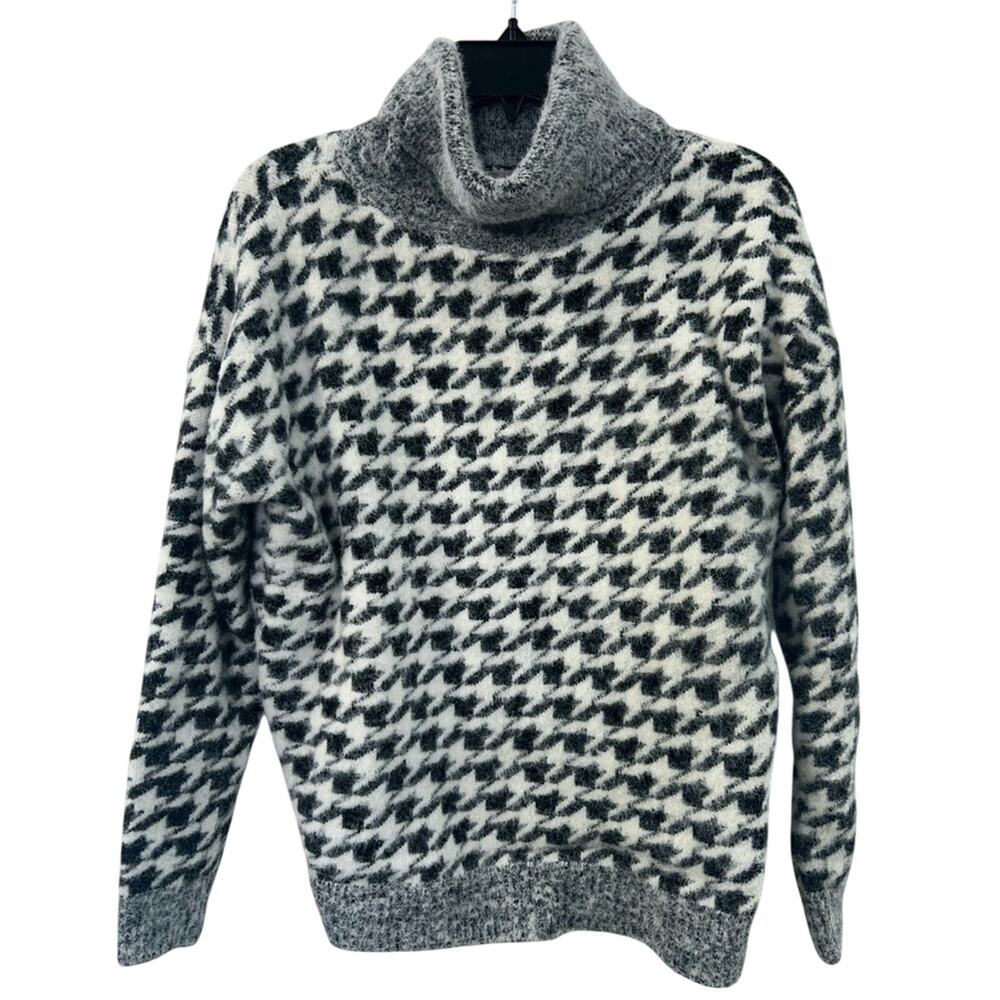 NWOT Kut from the Kloth Fuzzy Houndstooth Turtleneck Sweater